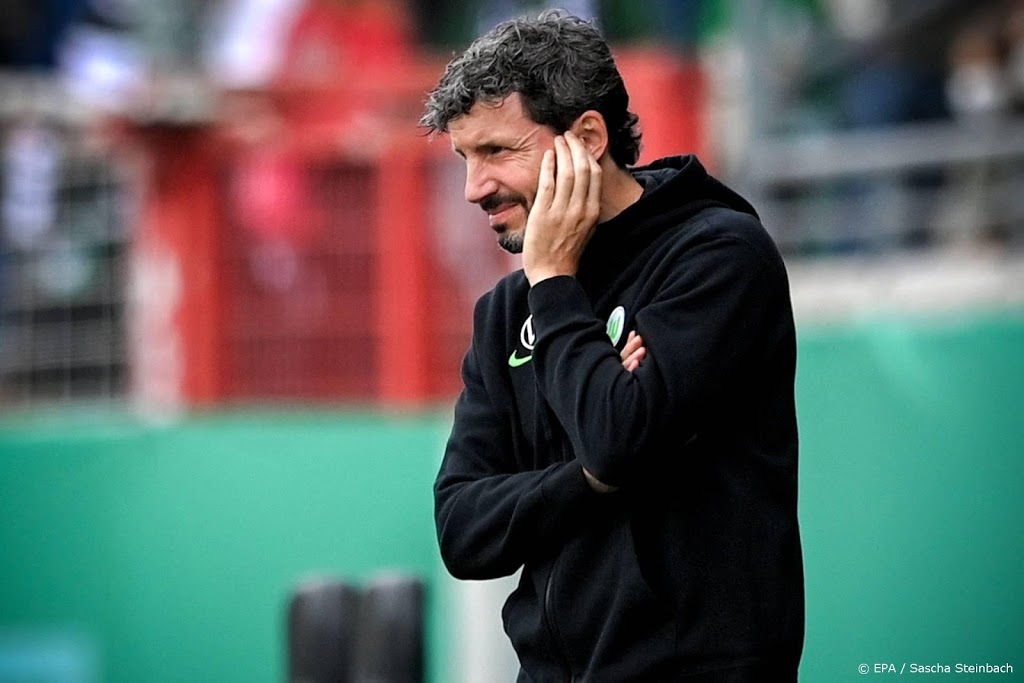 Weghorst redt Wolfsburg en Van Bommel in eerste bekerronde