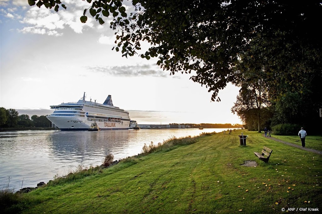 Nieuw opvangschip komt komende nacht aan in Velsen