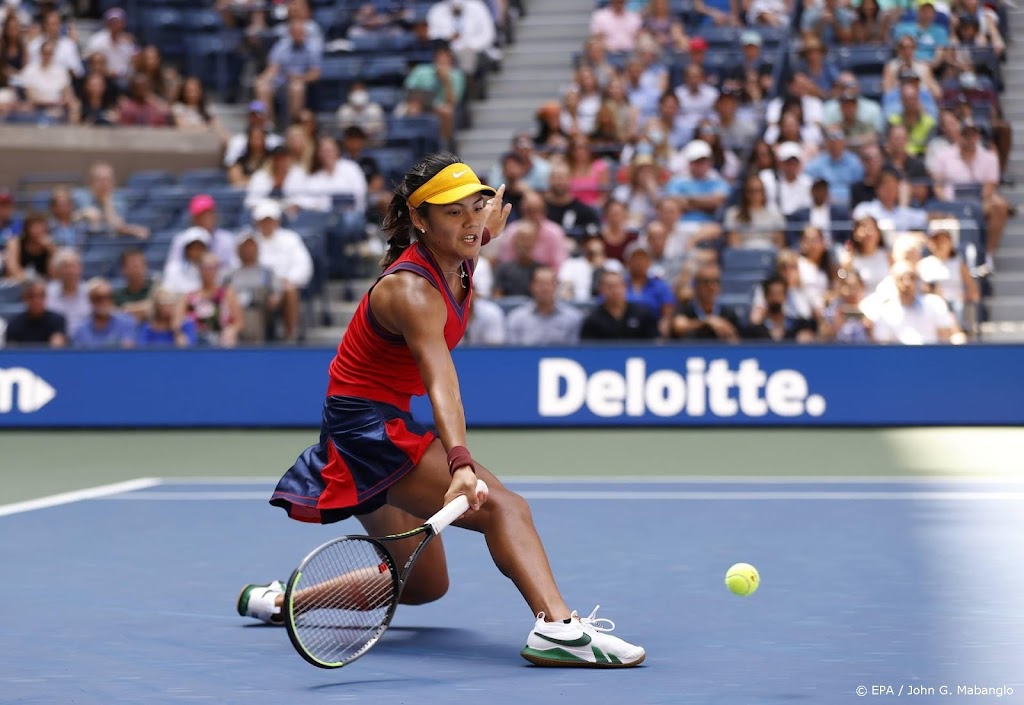 Tennisster Raducanu (18) schakelt in kwartfinales ook Bencic uit