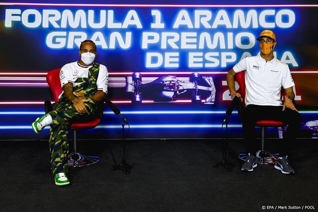 Hamilton gunt Ricciardo een plek in de Formule 1