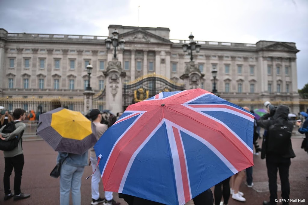 Vlag halfstok op Buckingham Palace na overlijden Elizabeth