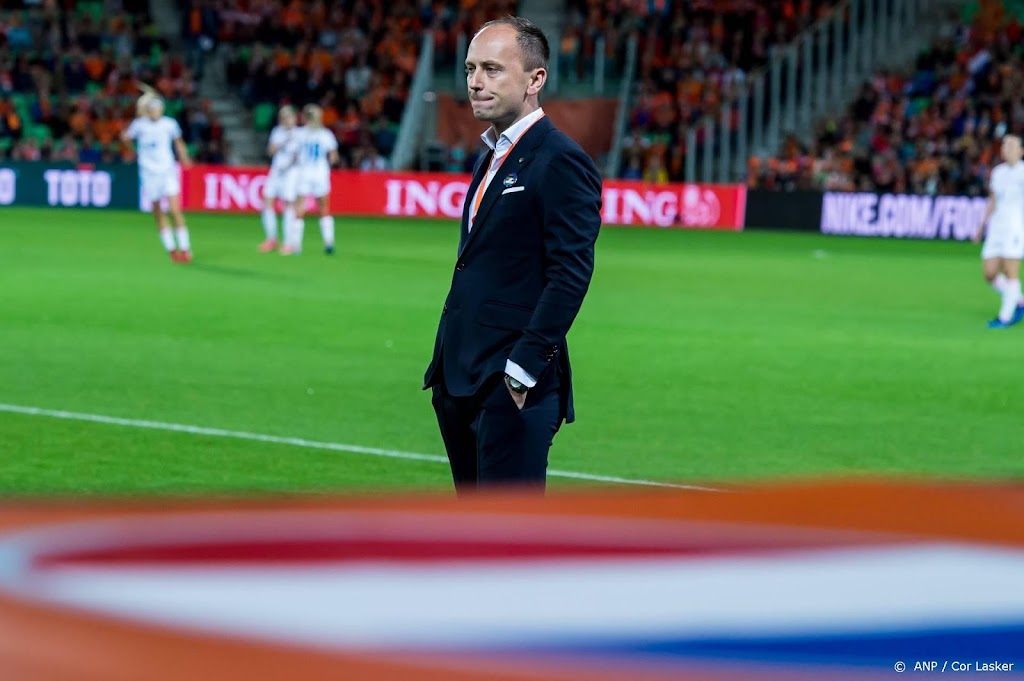 Oranje-bondscoach Parsons schrikt van misbruikschandaal in VS