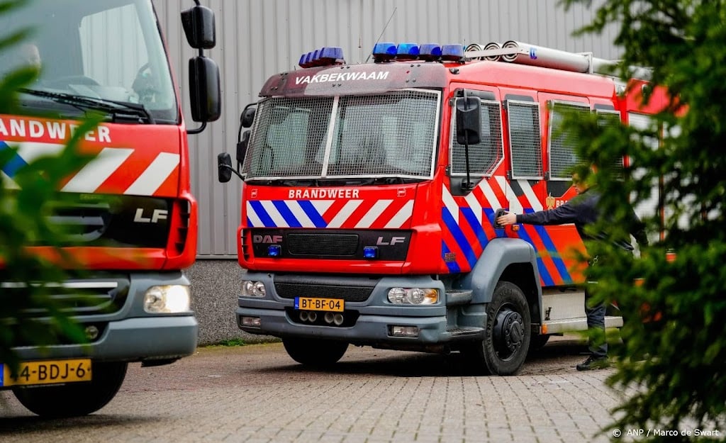 Grote brand bij sokkenproducent in Wateringen bij Den Haag