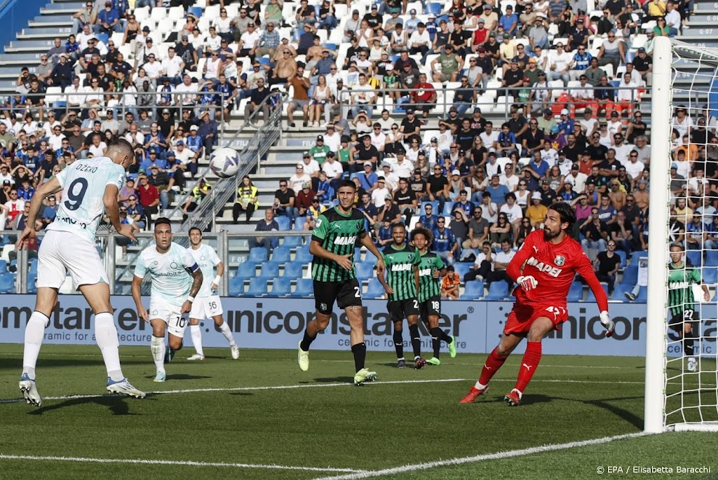 Spits Dzeko leidt Inter langs Sassuolo