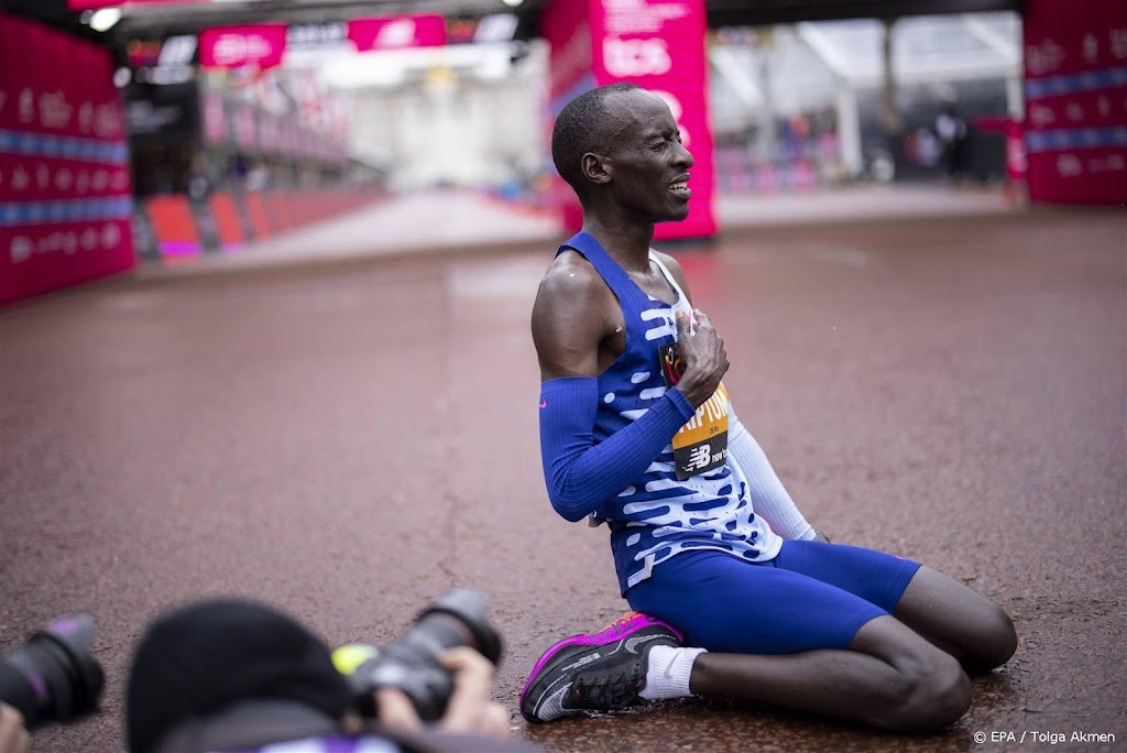 Kiptum loopt in Chicago wereldrecord op de marathon: 2.00.35