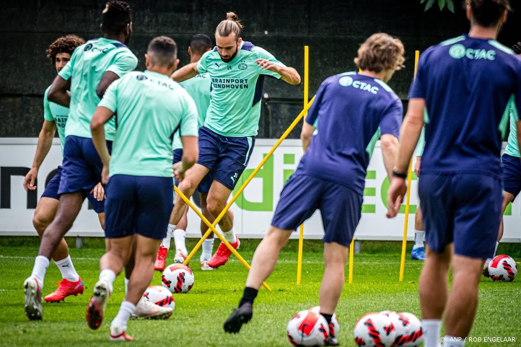 PSV stopt vanwege coronazorgen weer met open trainingen