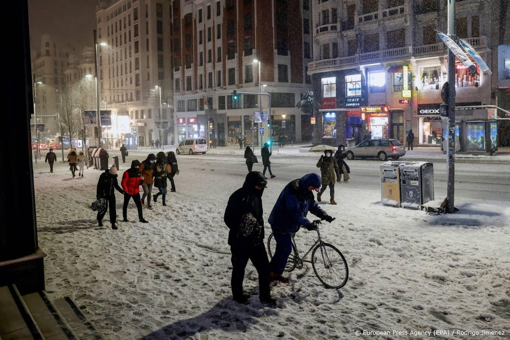 Spaanse leger rukt uit voor ingesneeuwde mensen