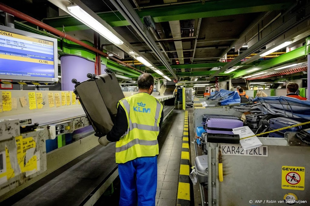 FNV roept maatschappijen op nieuwe chaos op Schiphol te voorkomen