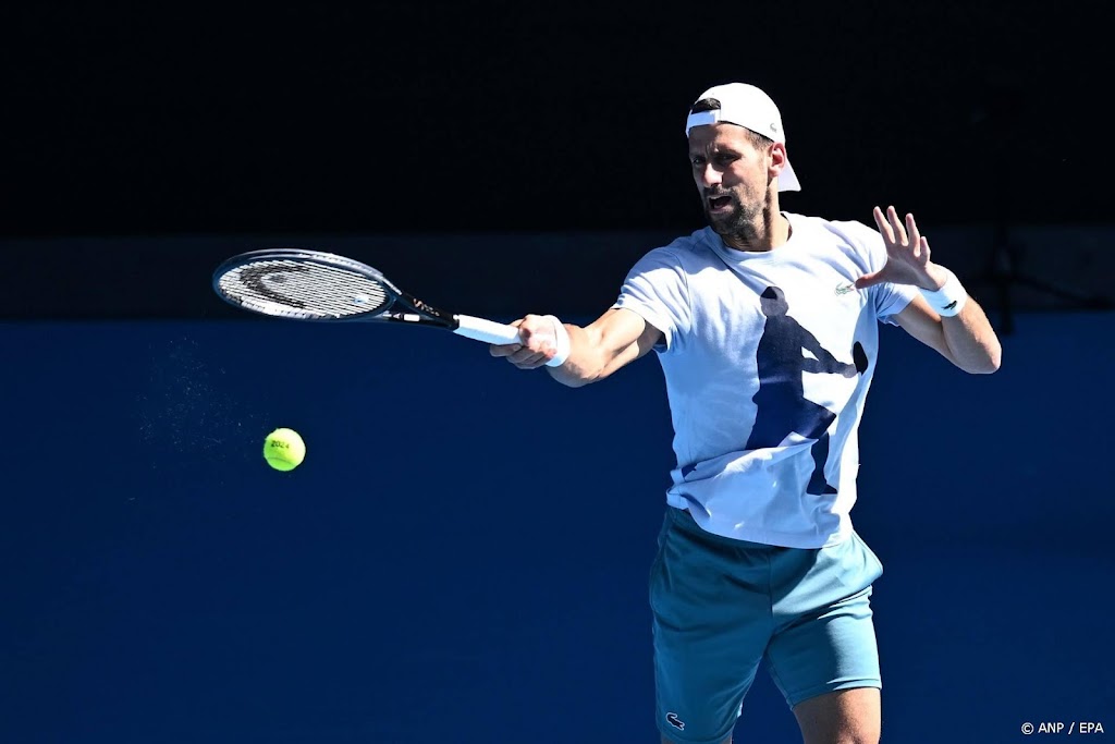 Titelverdediger Djokovic lijkt fit en meldt zich in Melbourne
