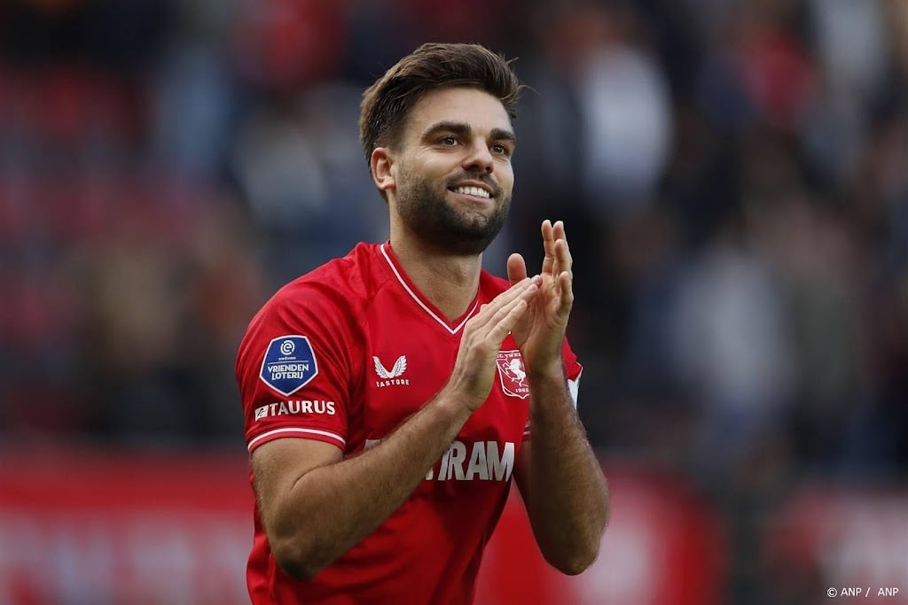 FC Twente legt aanvoerder Pröpper tot zomer 2027 vast