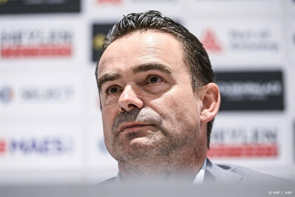 FIFA neemt nationale schorsing Overmars over