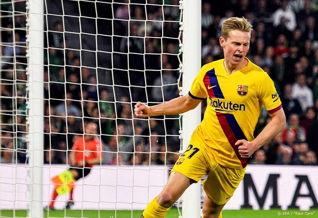 De Jong draagt bij aan zege Barcelona