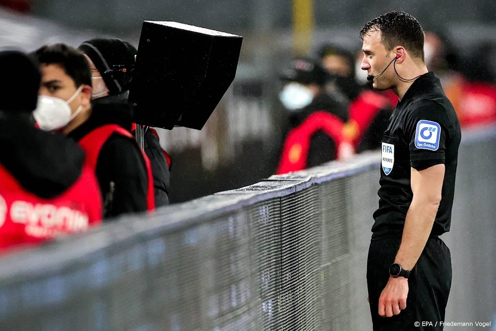 Duitse scheidsrechter Zwayer terug op het veld na ophef