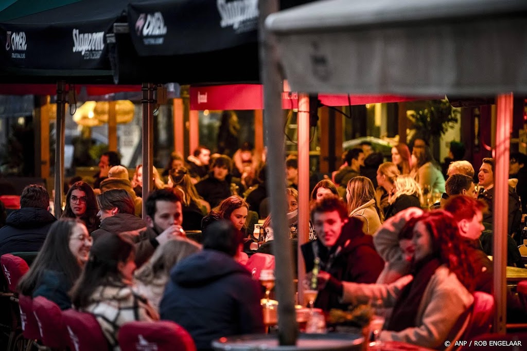Kabinet hoopt begin maart meeste coronaregels af te schaffen
