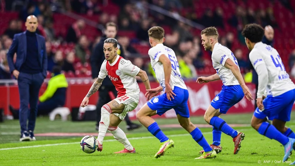 Ajax naar halve finale van bekertoernooi na ruime zege op Vitesse