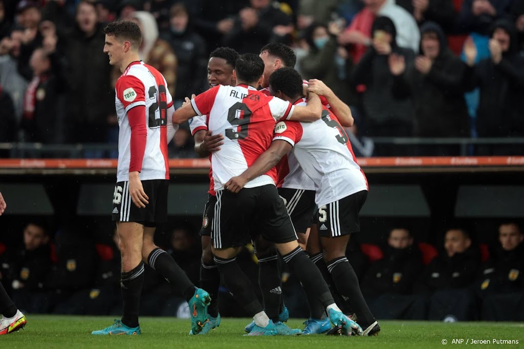 Feyenoord met fitte selectie en geschorste spelers naar Belgrado