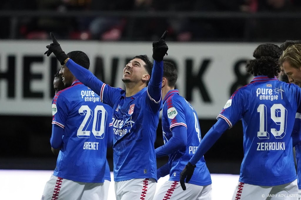 FC Twente vierde na overwinning op tiental NEC