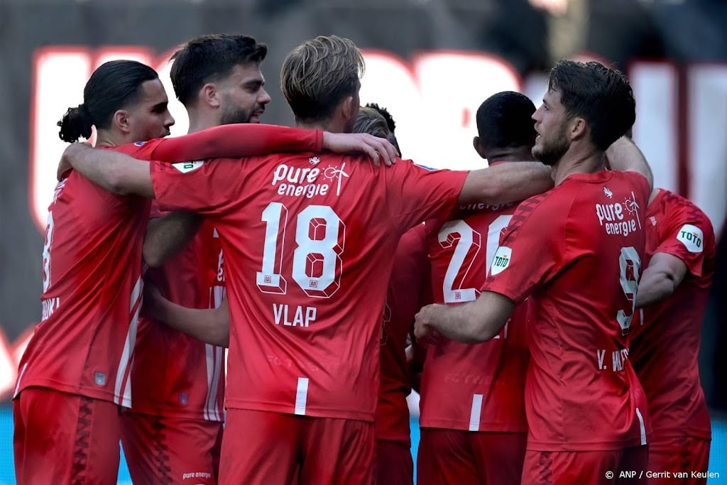 FC Twente met flitsende eerste helft ruim langs Cambuur