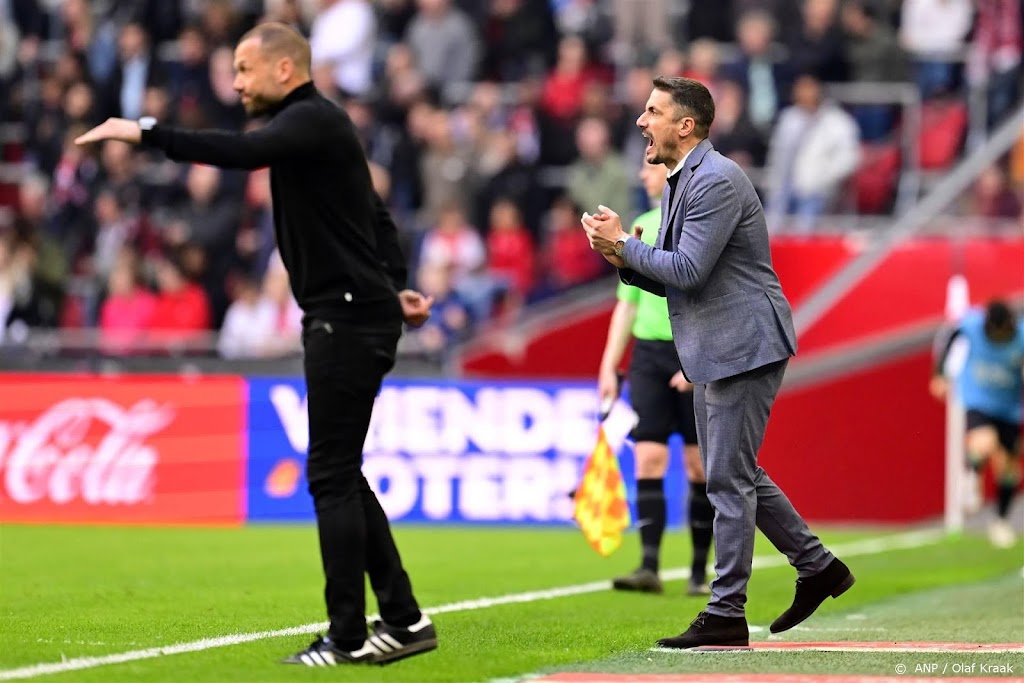 Ajax-coach Heitinga ziet ook verbeterpunten na ruime zege