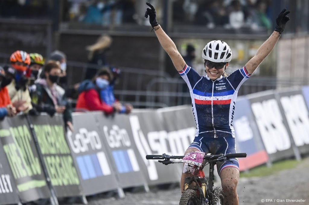 Mountainbikester Lecomte oppermachtig in eerste wereldbeker