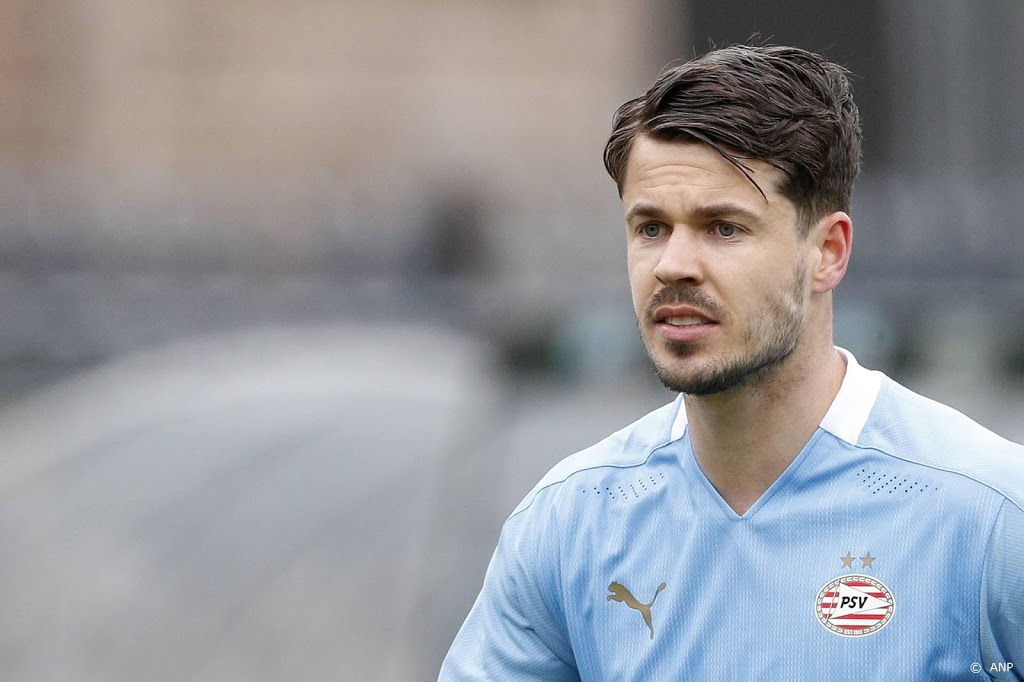 Eerste basisplaats Van Ginkel bij PSV, Götze ontbreekt