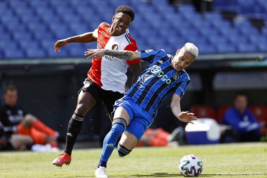 Feyenoord doet zege cadeau aan Ajax