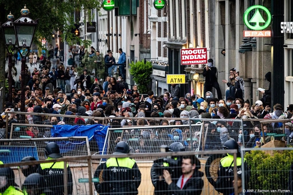 Partijleiders roepen demonstranten op te stoppen met geweld 