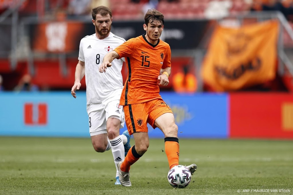 De Roon bijt van zich af na aanhoudende kritiek bij Oranje
