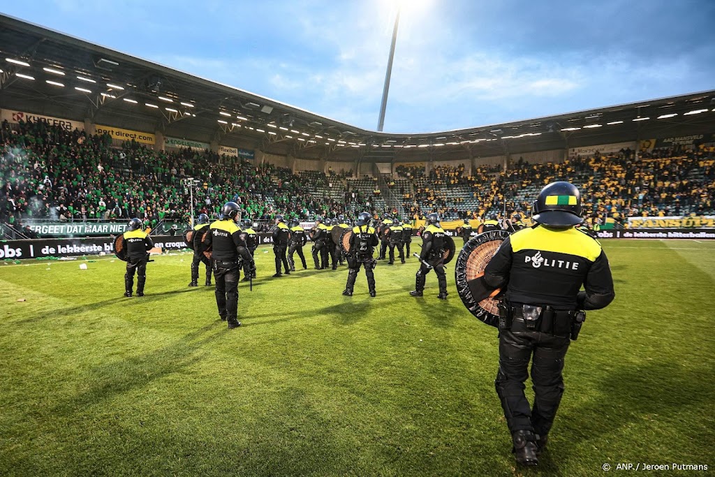 Maanden cel voor relschoppers promotieduel ADO