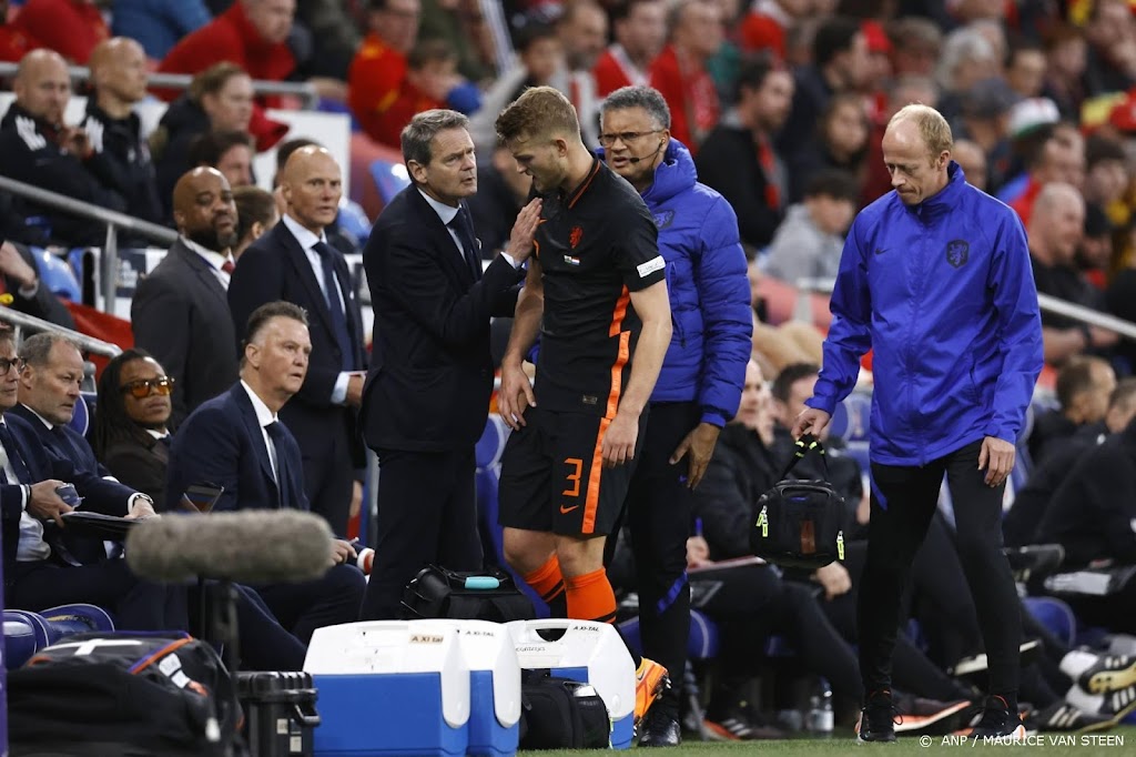 Van Gaal is voorzichtig met geblesseerde De Ligt