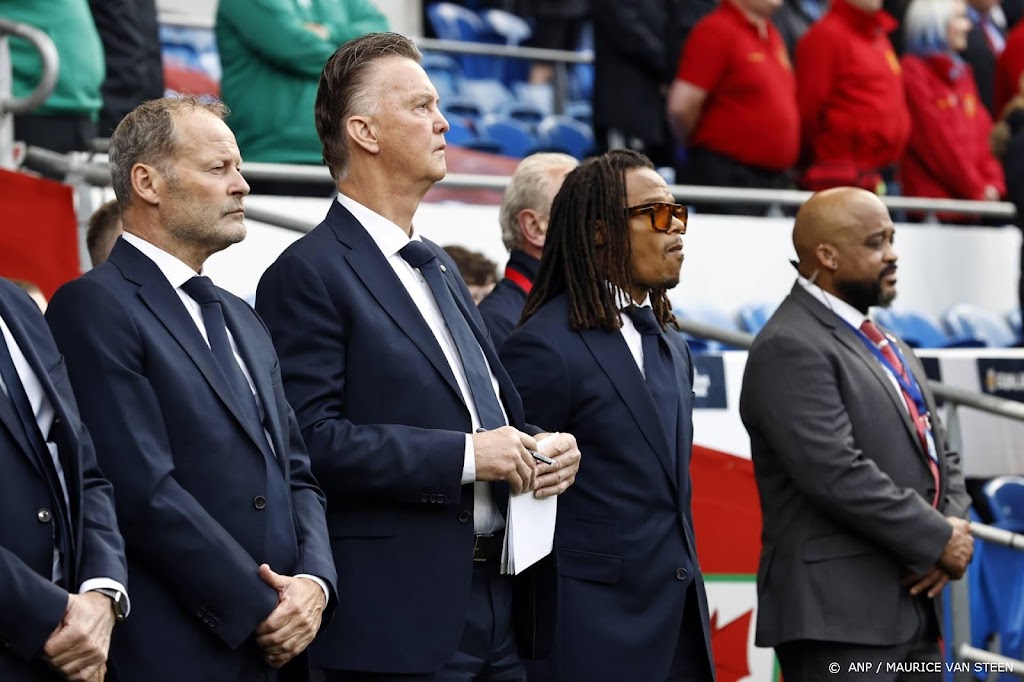 Van Gaal ziet in leerzaam duel met Wales vooral hoe het niet moet