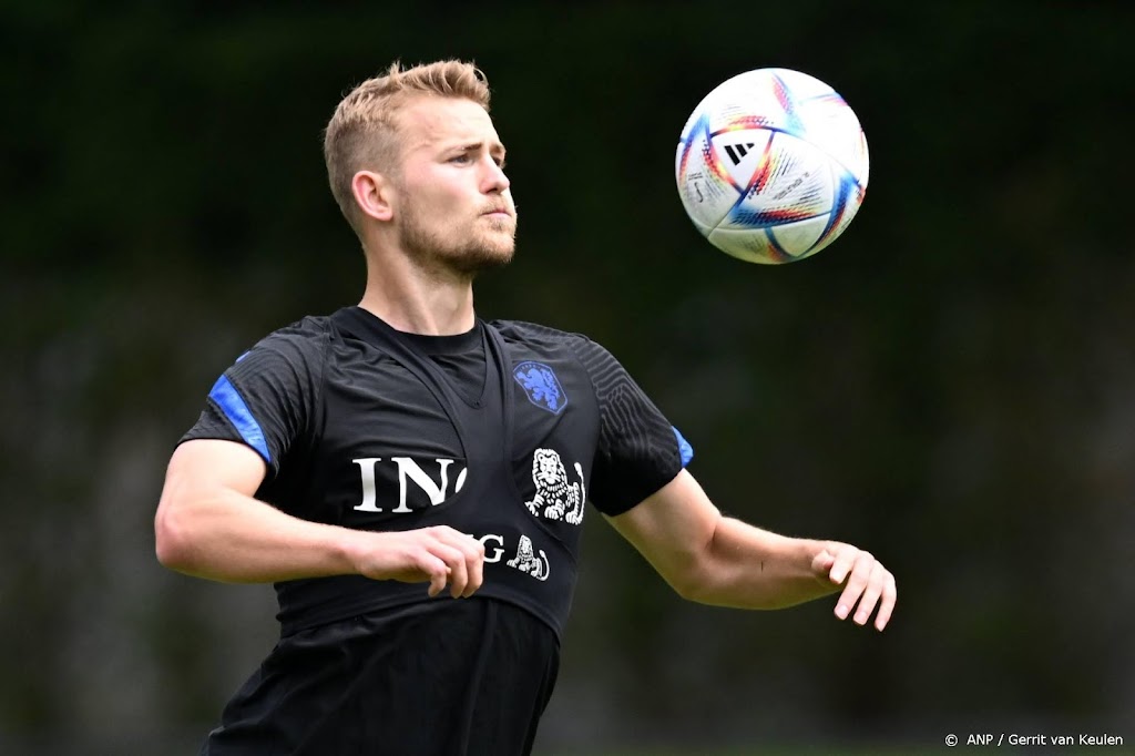 Van Gaal heeft achterin zoveel keus dat ook De Ligt moet knokken