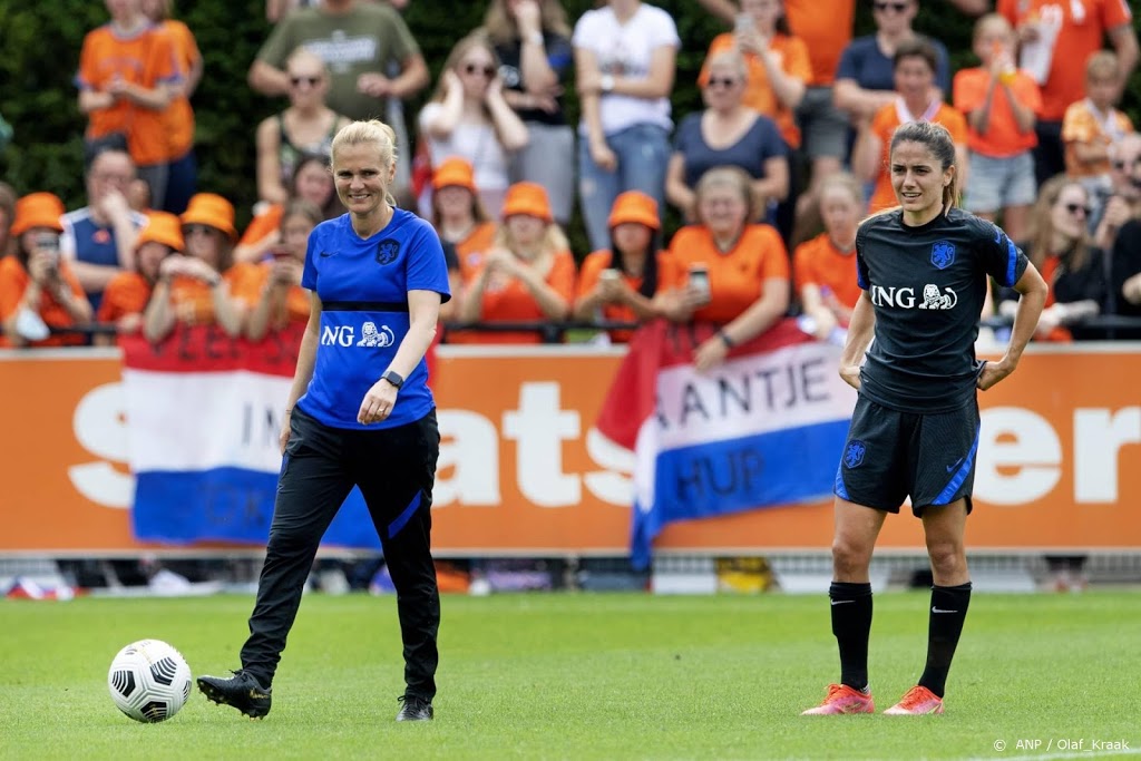 Wiegman verlangt flexibiliteit van voetbalsters op Spelen