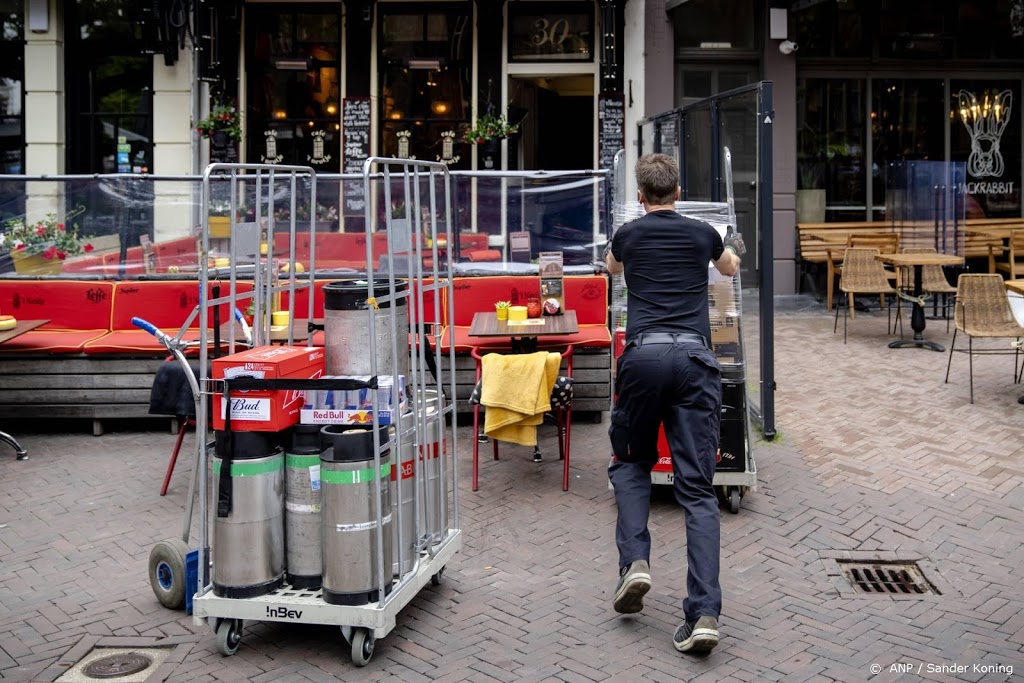 Uitgaansleven vanaf zaterdag voor ruim een maand aan banden