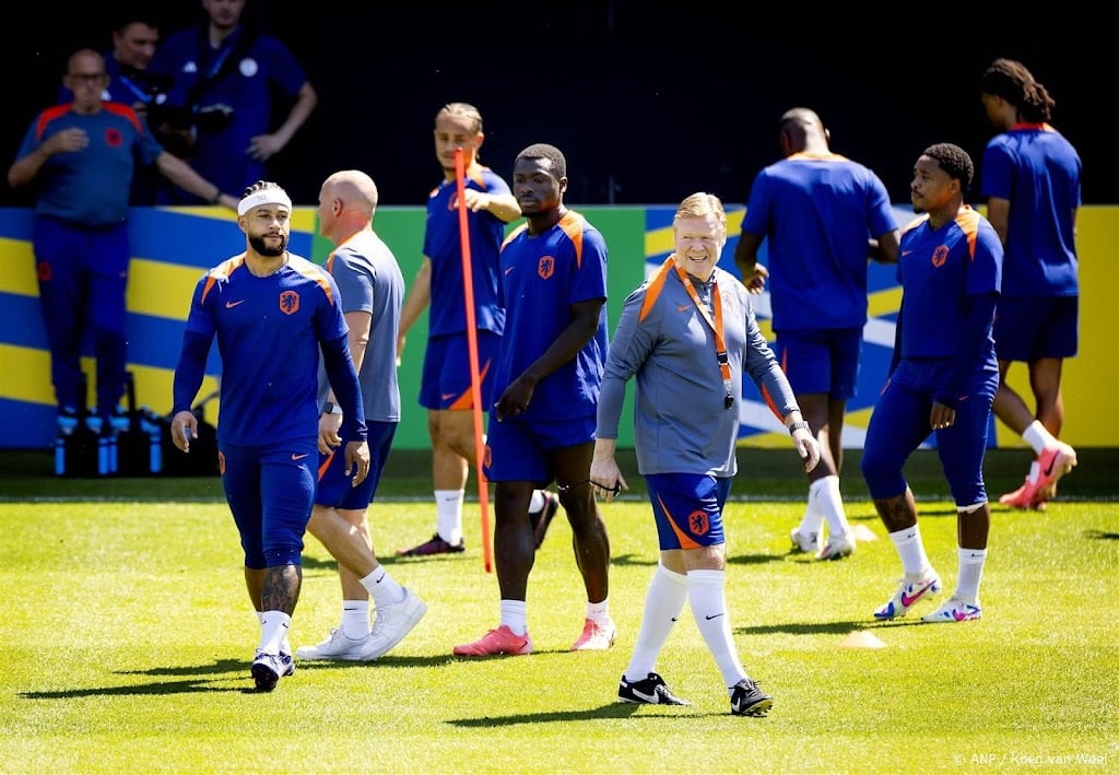 Trein Oranje rijdt niet, selectie vliegt in avond naar Dortmund