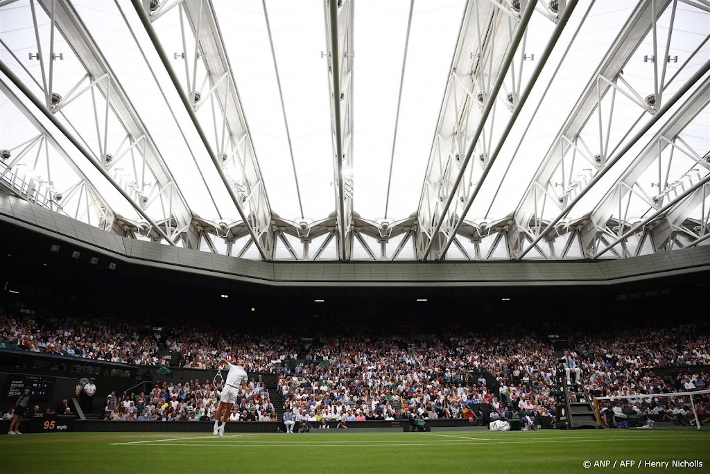 Medvedev schakelt als eerste geplaatste Sinner uit op Wimbledon