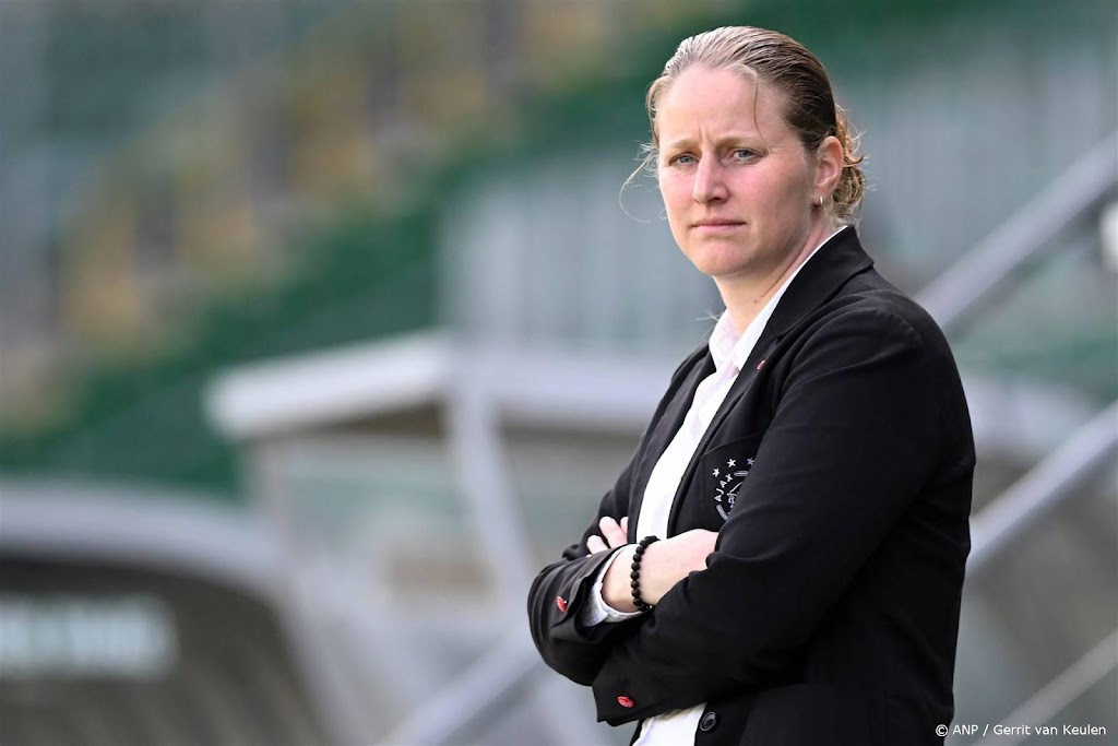 Coach Bakker na Ajax aan de slag bij voetbalsters AC Milan
