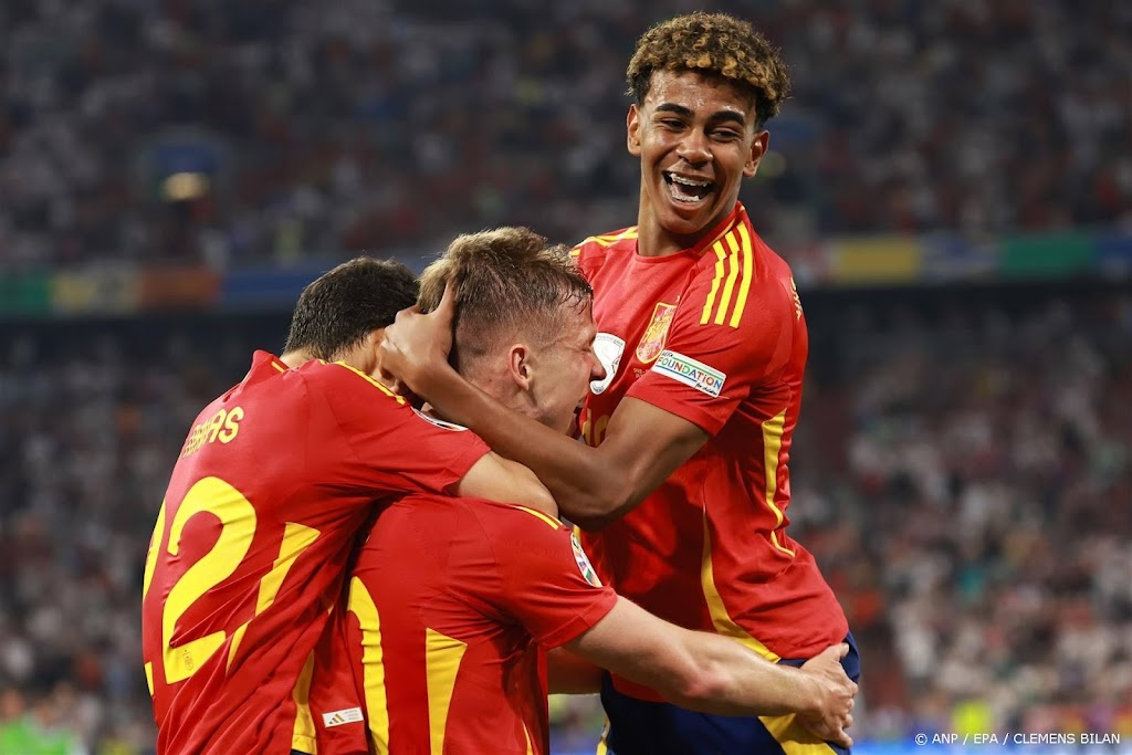 Spanje verslaat Frankrijk en is eerste finalist op EK
