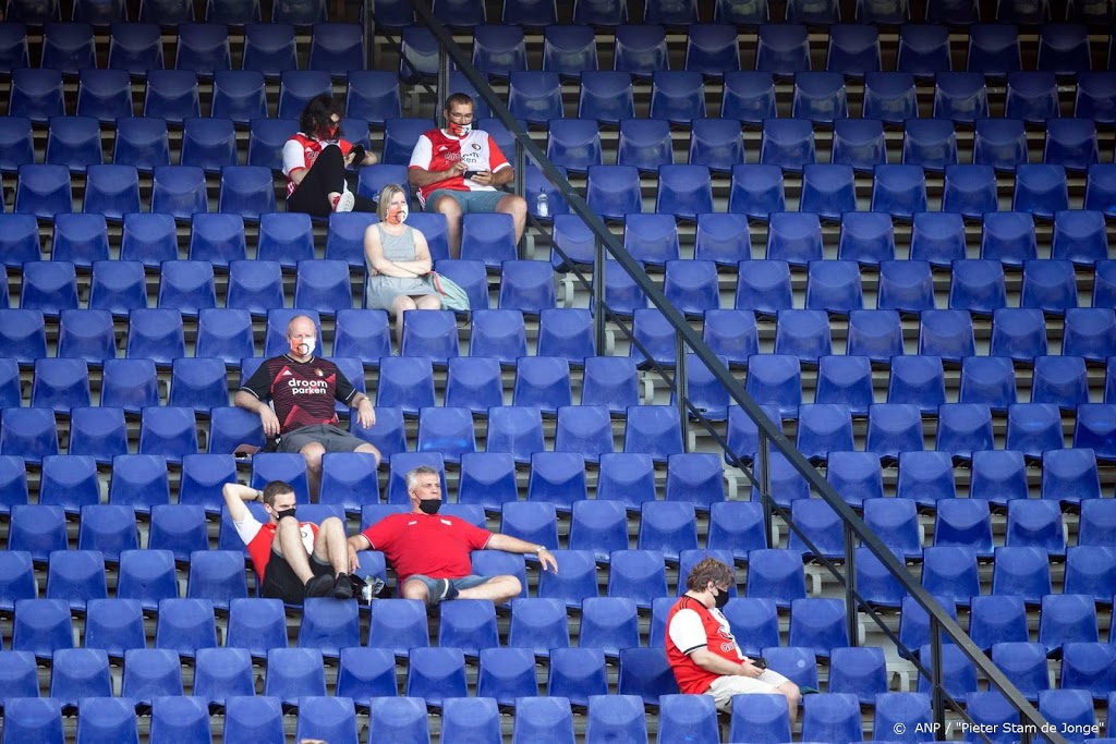 Gehoorzame fans Feyenoord houden De Kuip coronaproof
