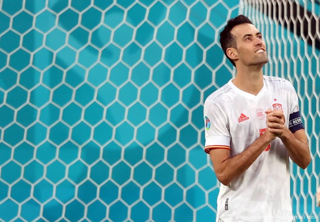Busquets volgt Messi op als aanvoerder van Barcelona