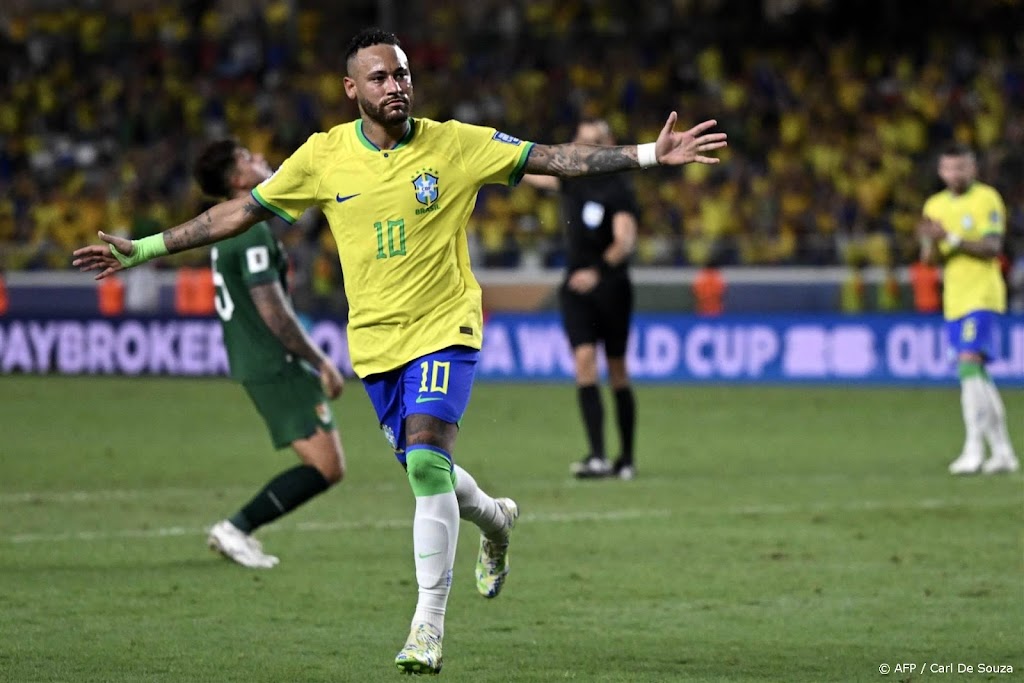 Neymar passeert Pelé als topscorer aller tijden van Brazilië