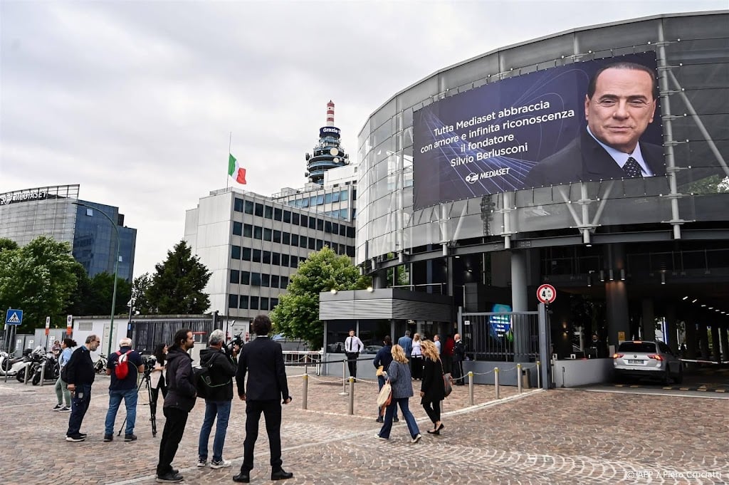 Krant: kinderen Berlusconi dicht bij deal over zakenimperium vader