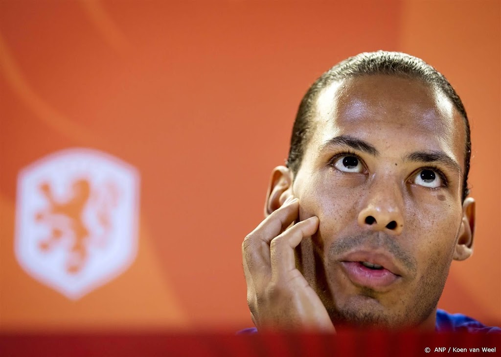 Van Dijk noemt schorsing bij Liverpool 'harde en dure les'