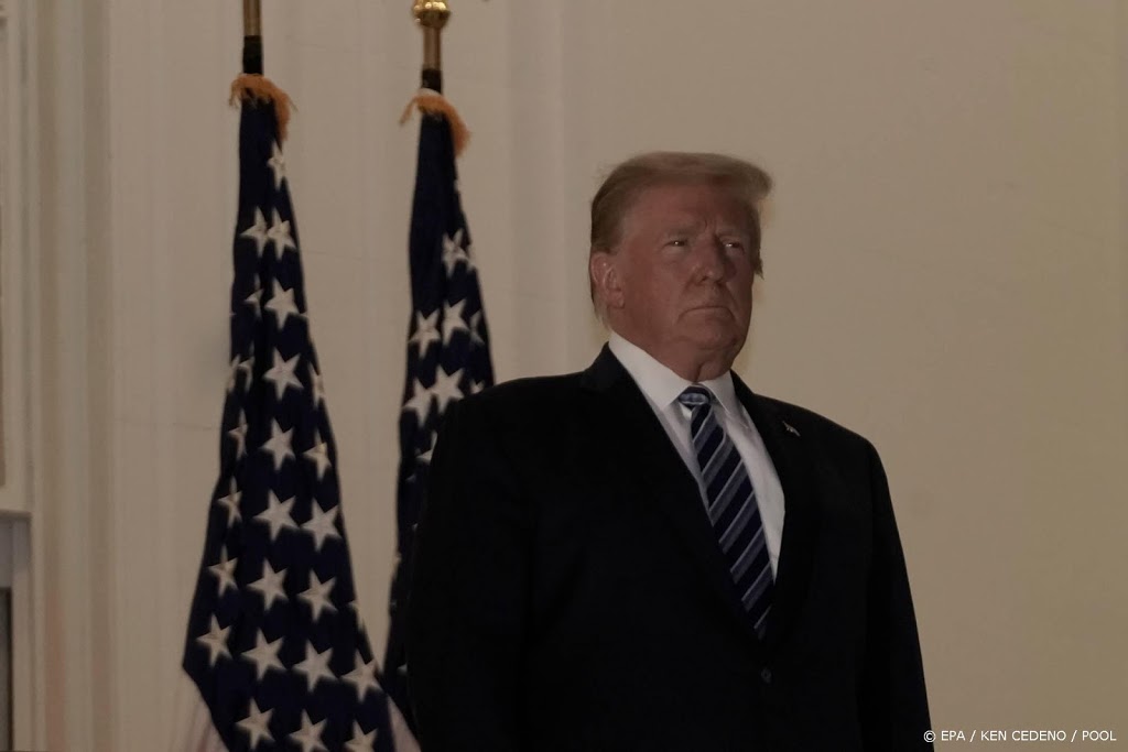 Trump mengt zich niet onder publiek bij gevaar op besmetting