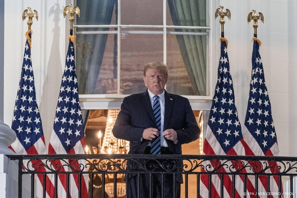 Trump zegt van de medicatie af te zijn, corona is 'weggevaagd'