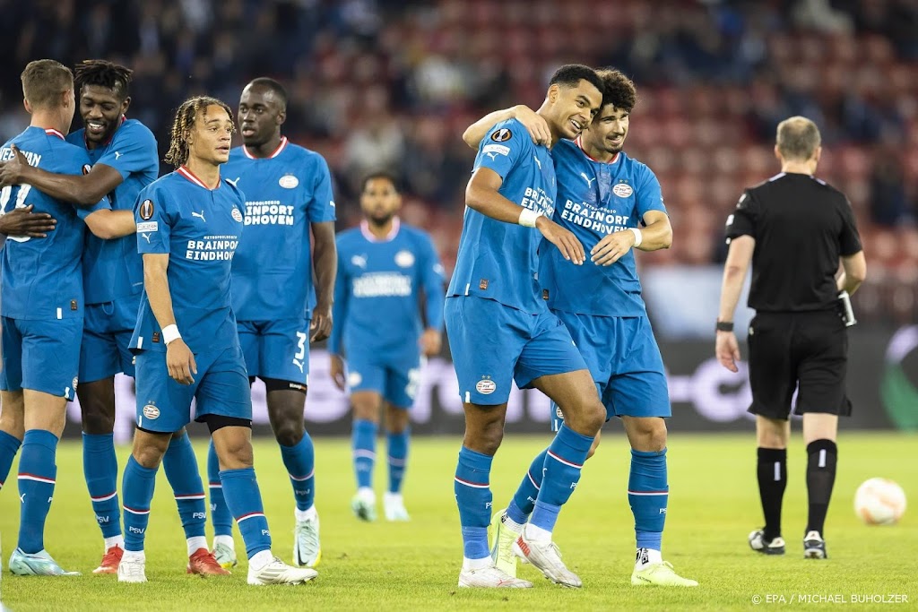 PSV begint met ongewijzigde formatie aan uitduel met Heerenveen