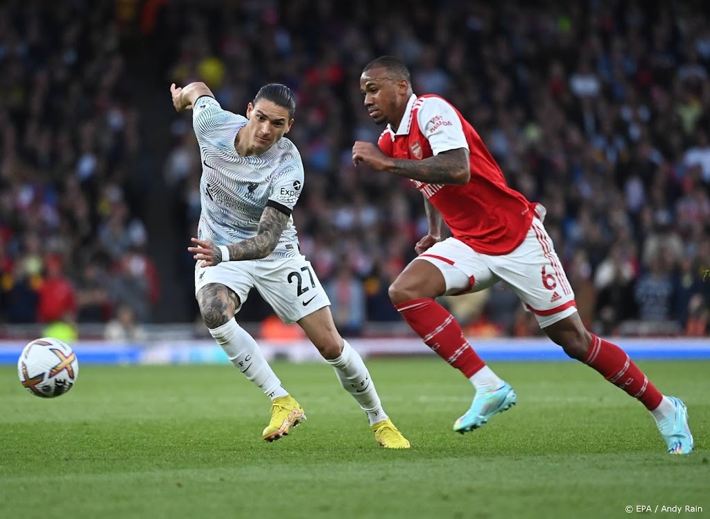 Koploper Arsenal is in vermakelijke topper ook Liverpool de baas