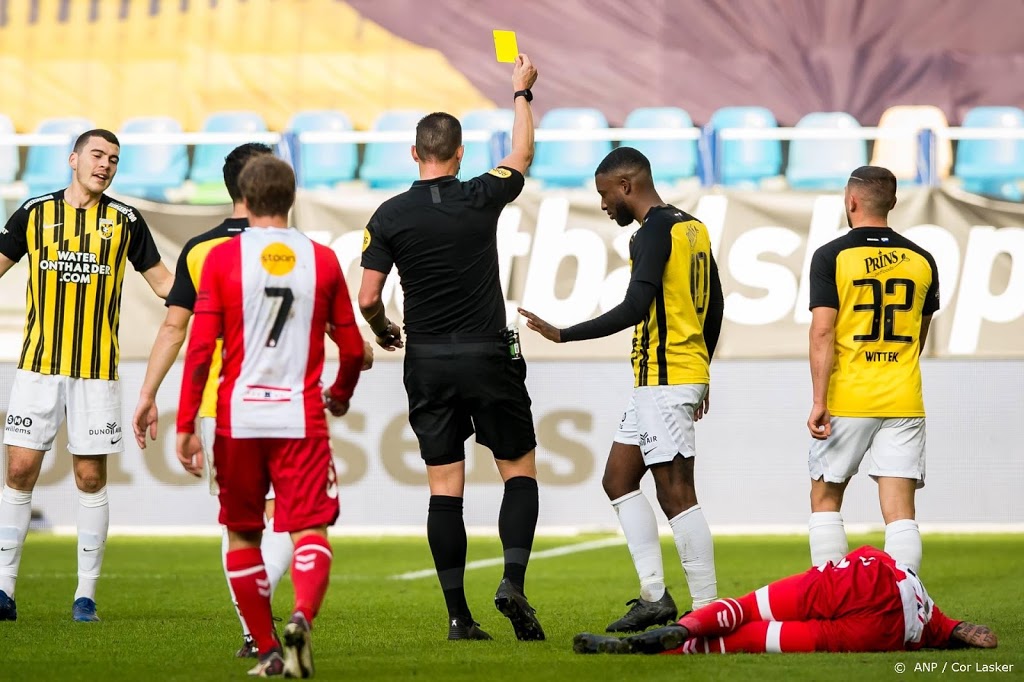 Voetballers Bazoer en Köhn missen twee wedstrijden door schorsing