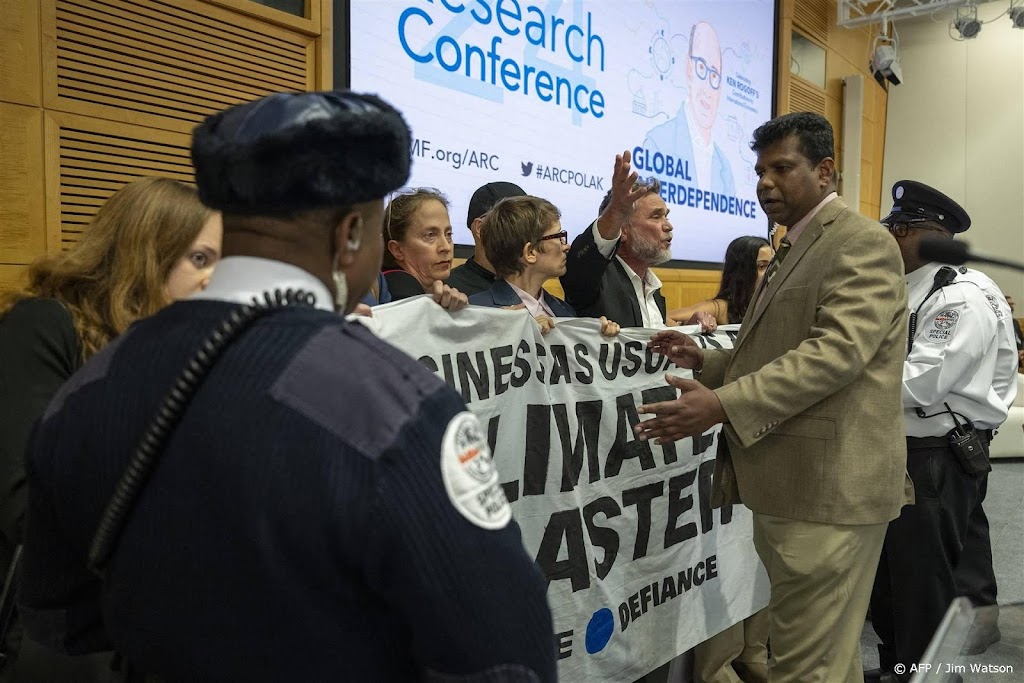 Klimaatactivisten verstoren speech Fed-baas Powell