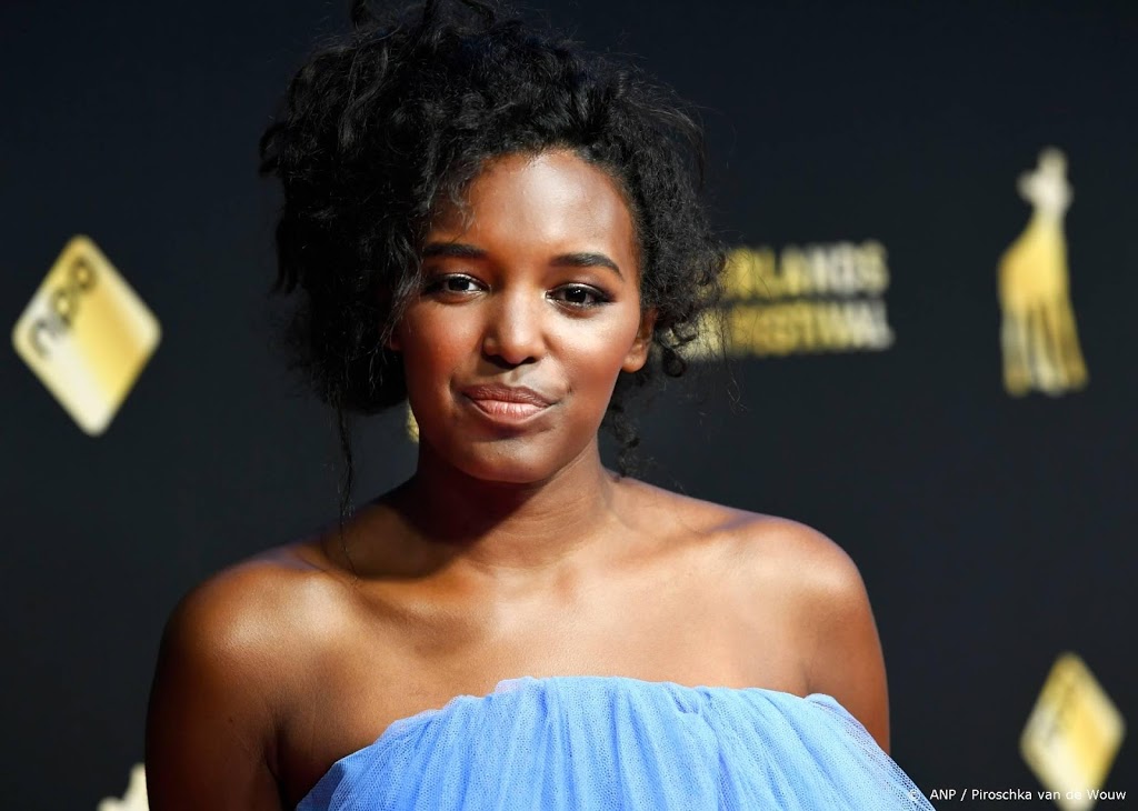 Presentatrice Sosha Duysker wint Philip Bloemendal Prijs